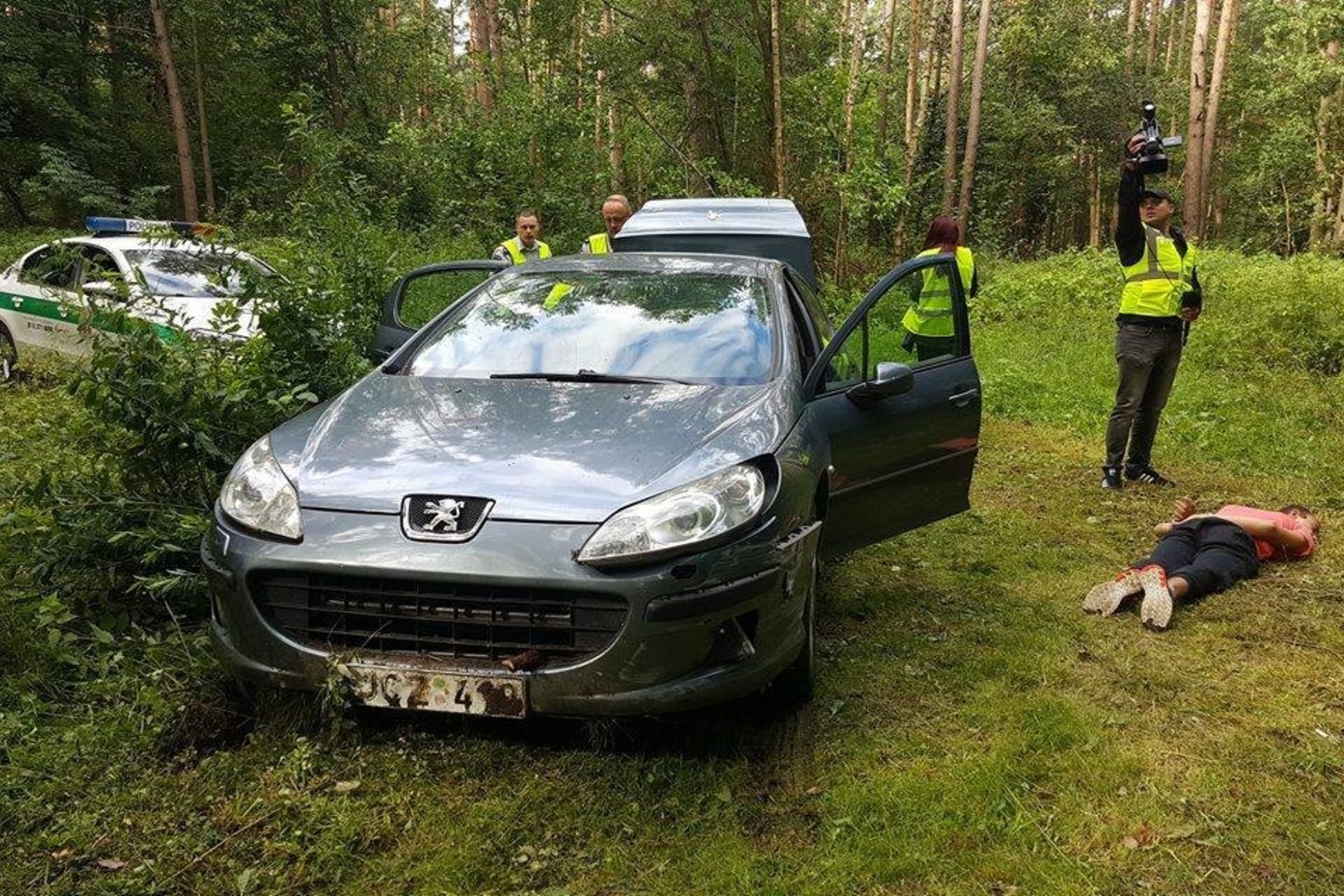 Jaunas vyras spruko nuo pareigūnų, kol buvo sustabdytas šūviais.