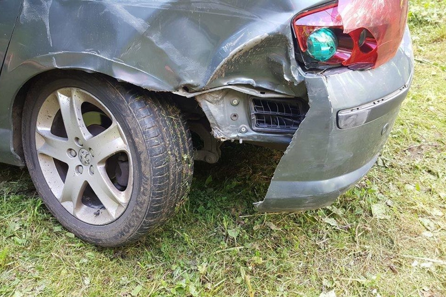 Jaunas vyras spruko nuo pareigūnų, kol buvo sustabdytas šūviais.<br>D.Umbraso nuotr.