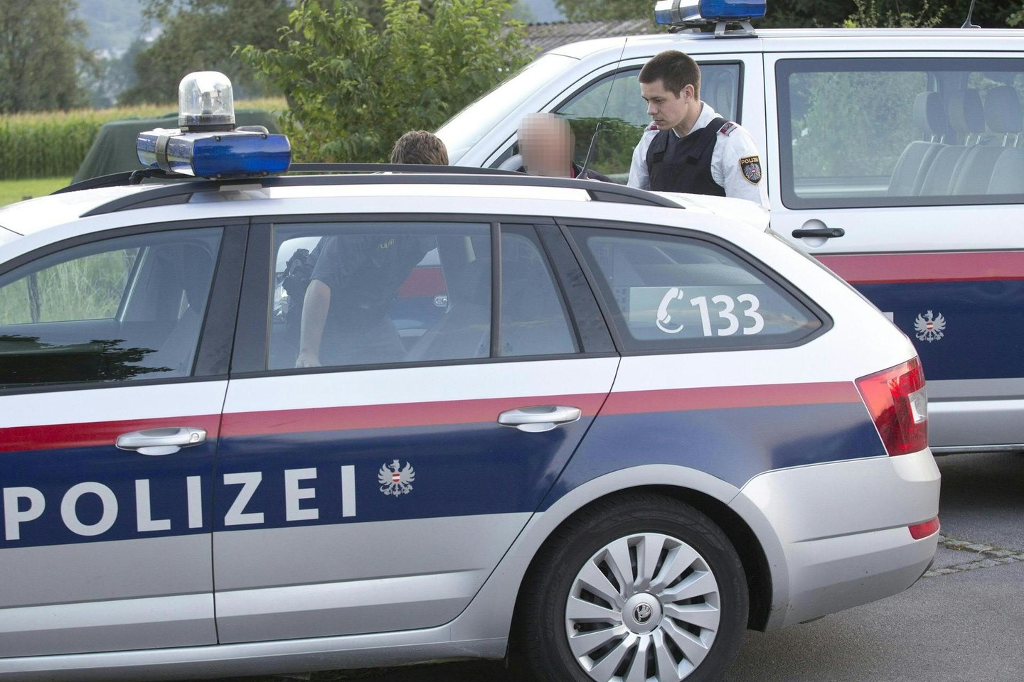 Austrijoje traukinyje vokietis peiliu badė keleivius.