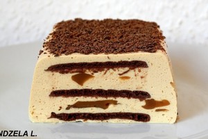 Pasakiškai skanus šaldytas varškės ir kapučino desertas