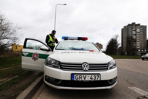 Kauno pareigūnams įkliuvo beprotiško greičio mėgėjas