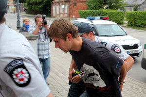 Telšių pareigūno nužudymu įtariamas A. Noreika puolė save žaloti