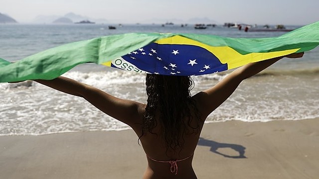 Į paplūdimį brazilai ir turistai skuba dėl skirtingų priežasčių