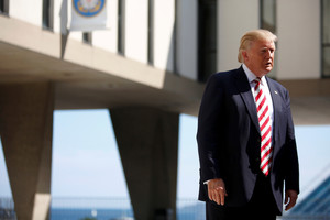 Donaldas Trumpas pertvarko kampanijos štabą