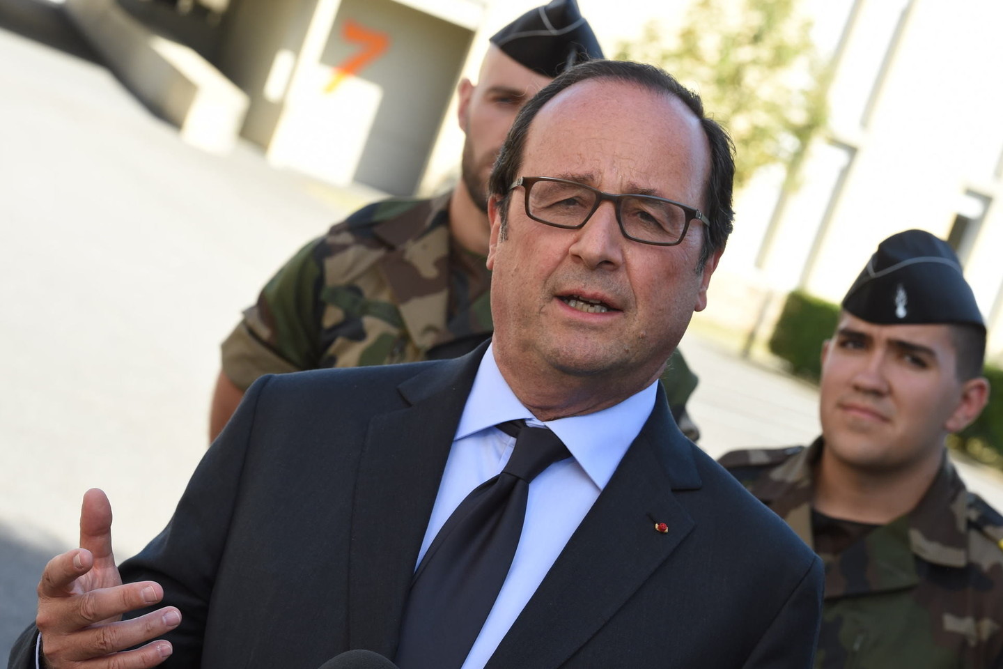 F. Hollande'as perspėja neeskaluoti Ukrainos konflikto.
