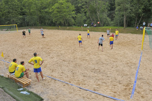Paplūdimio futbolo mače – buvęs bušido kovotojas ir daug kraujo