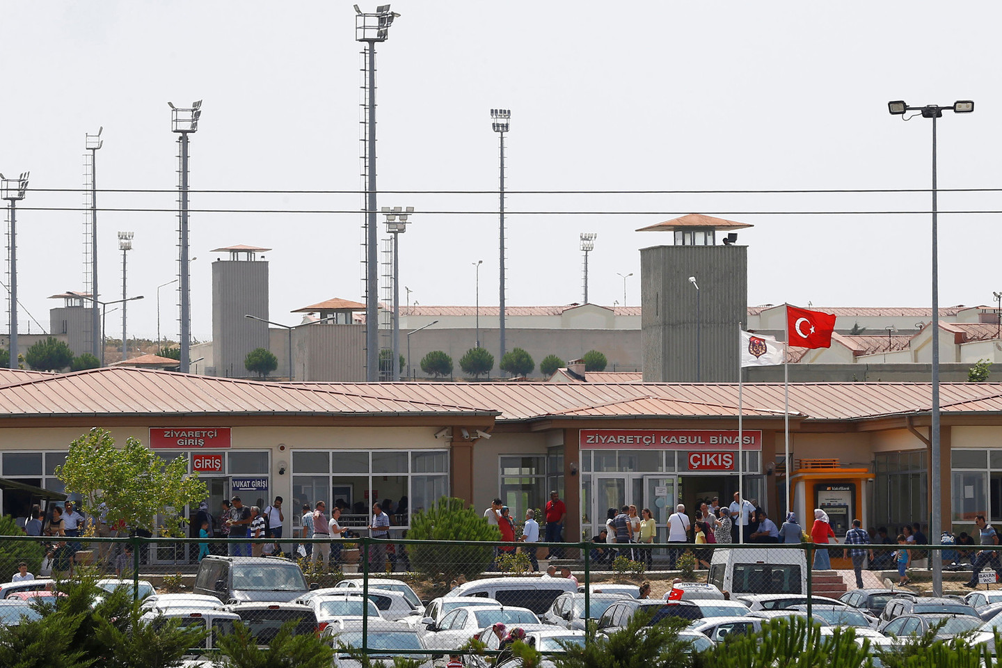 Turkija paleis 38 tūkst. kalinių ir atlaisvins vietos perversmininkams.