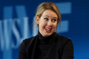 Nauji milijardierės pažadai – dar vienas miglos pūtimas?