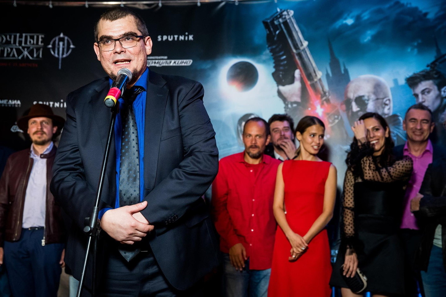 Emilio Vėlyvio tamsos būtybės pasirodė viešumoje, Maskvoje įvyko pirmoji filmo „Nakties sergėtojai“ raudonojo kilimo premjera.<br>Organizatorių nuotr.