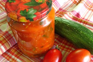 Visų išgirta, šeimos pamėgta cukinijų mišrainė žiemai be acto