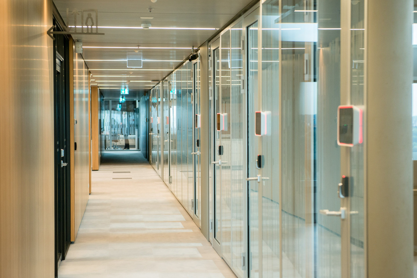 Penktadienį oficialiai atidaryta DNB banko būstinė „Quadrum“ verslo komplekse.<br>J.Stacevičiaus nuotr.