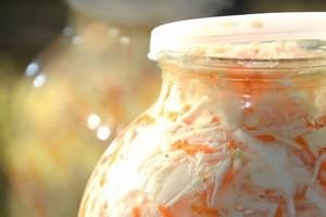 Stiklainyje rauginti kopūstai: greitas ir patikimas rezultatas