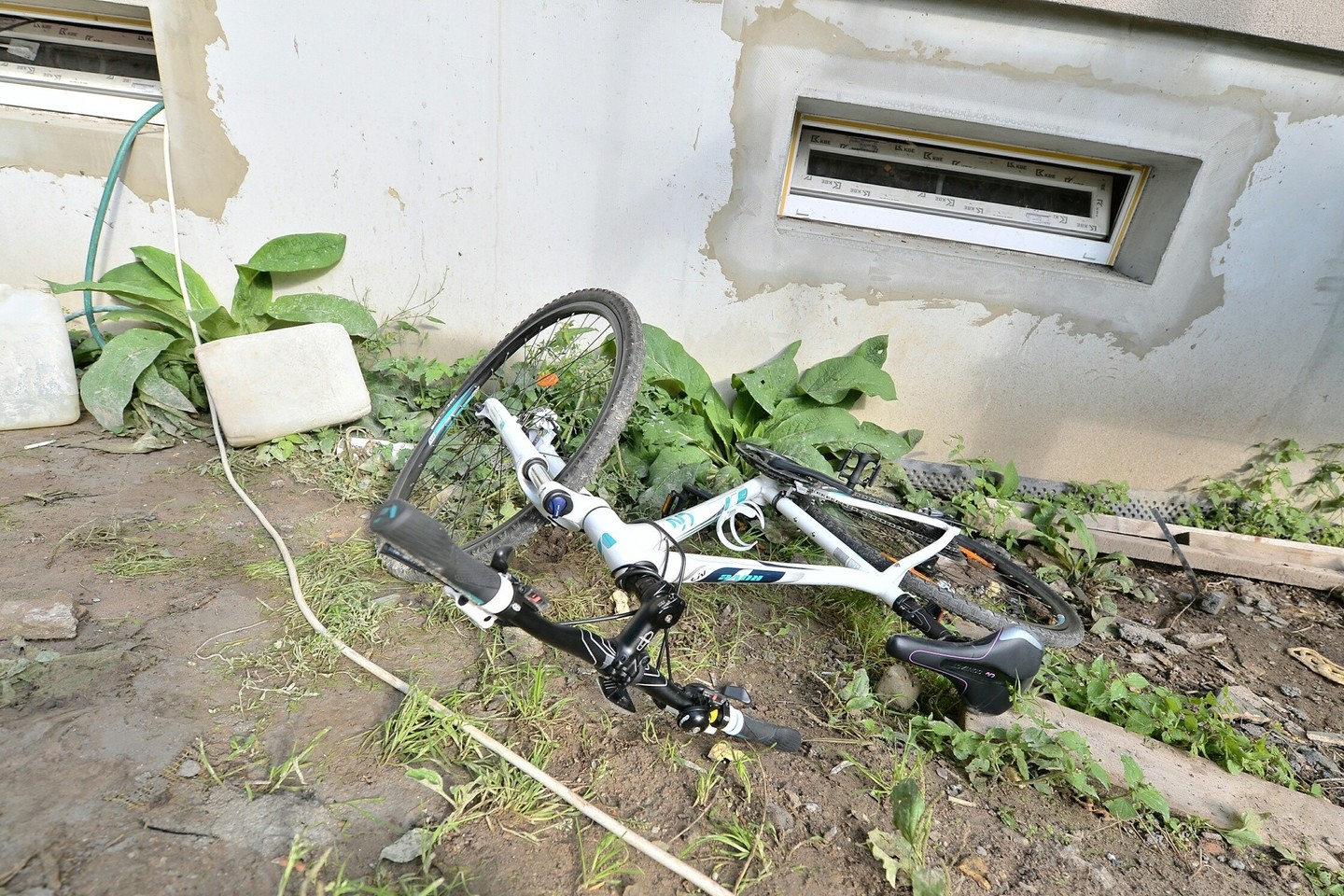 Klaipėdoje ant žmogaus keistomis aplinkybėmis nukrito dviratis