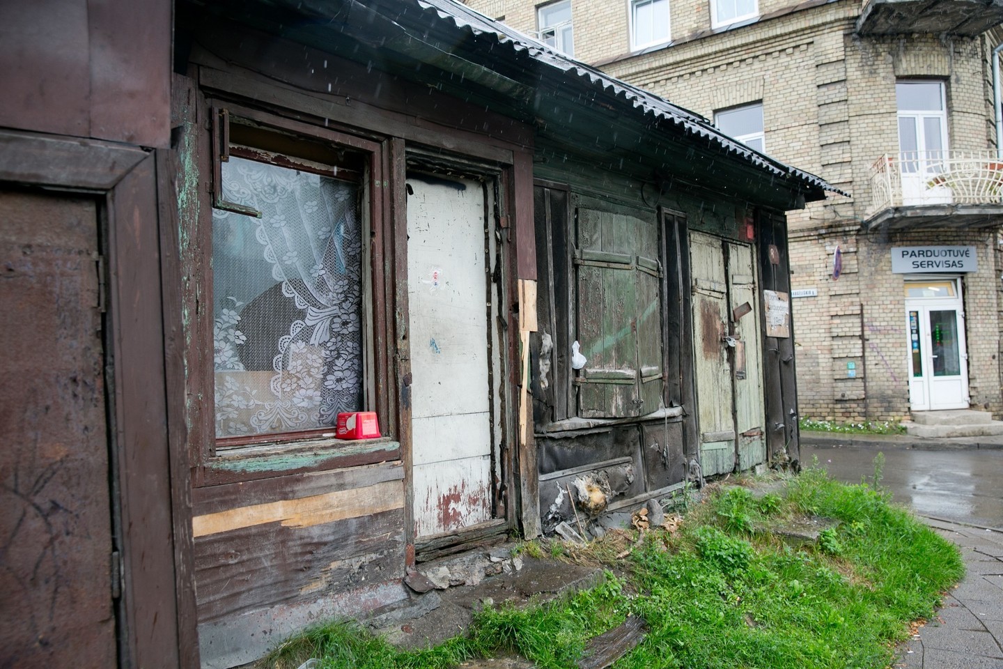 Bet kaip elgtis su nudrengta troba negalima – tai architektūros paveldas.<br>T. Bauro nuotr.