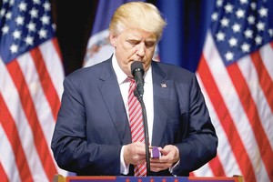 Rėksnio D.Trumpo šlovė blėsta, bet baltos vėliavos jis nekelia