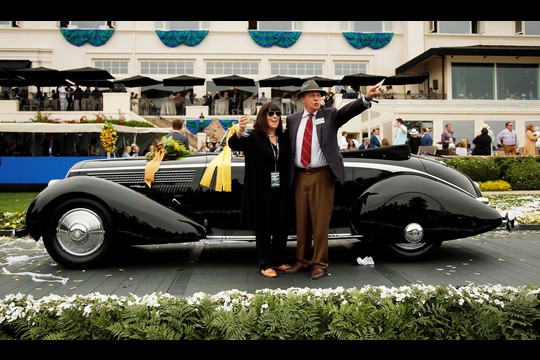 Šių metų „Pebble Beach“ konkurse geriausiu pripažintas Richardui Mattei priklausantis 1936 metų „Lancia Astura Pinin Farina“ kabrioletas.<br>Reuters/Scanpix nuotr.