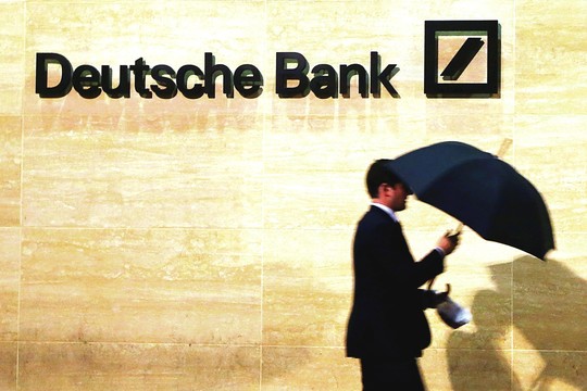 Banką įskundęs darbuotojas spjovė į milijoninę premiją