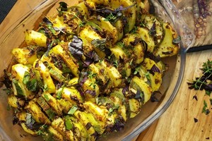 Šaunūs pietūs iš paprastų produktų: bulvės ir cukinijos padaže