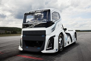 Įspūdingas „Volvo“ sunkvežimis gerina greičio rekordus