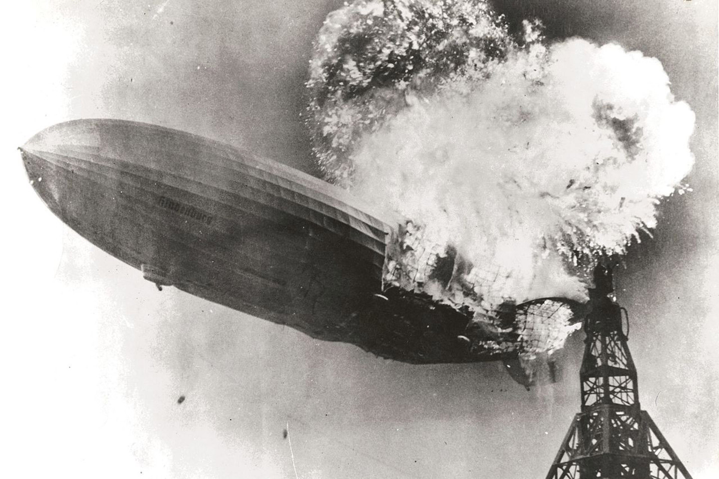 „Hindenburgo“ katastrofa užbaigė mėginimus kurti keleivinius dirižablius.<br>„Public Domain“ nuotr.