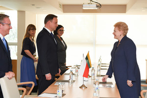 D.Grybauskaitė paprašė JAV karius dislokuoti arčiau mūsų sienos