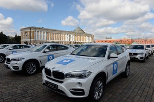 Rusė olimpietė jau parduoda V. Putino jai dovanotą BMW