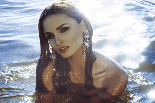 Sunkią vaikystę turėjusi vizažistė maudosi šlovės spinduliuose