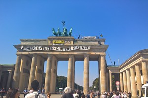 Vokietijos radikalai siautėjo ant Brandenburgo vartų