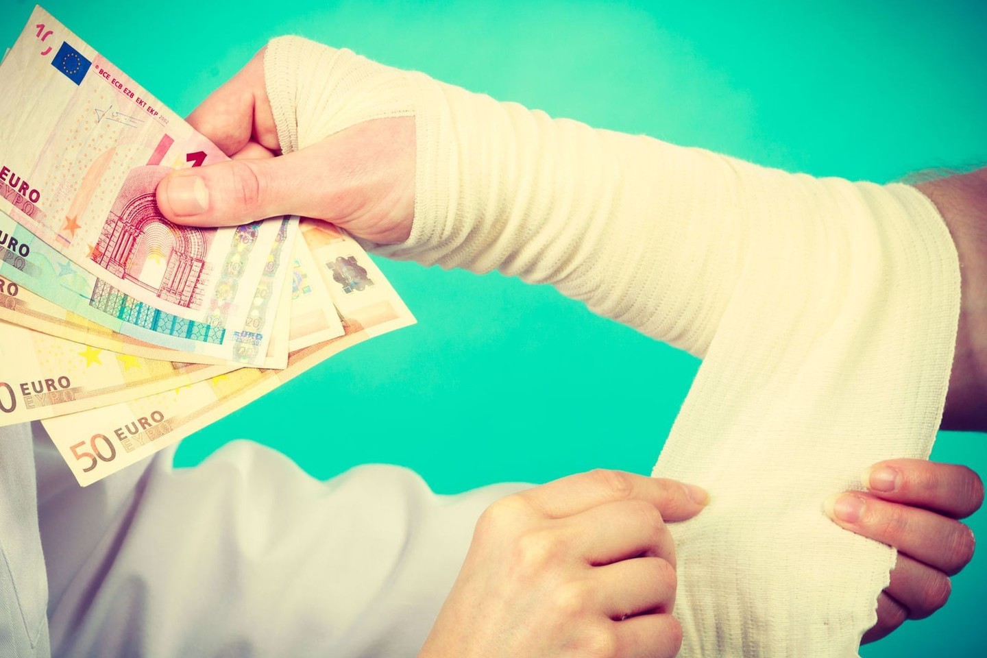 Iniciatyvą įteisinti galimybę anonimiškai pervesti finansines padėkas medikams siūloma svarstyti Seimo Antikorupcijos komisijoje.
