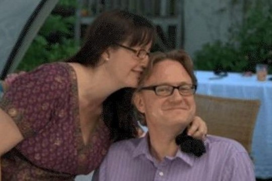 Britų porą pražudė žemės drebėjimas: rasti vienas kito glėbyje