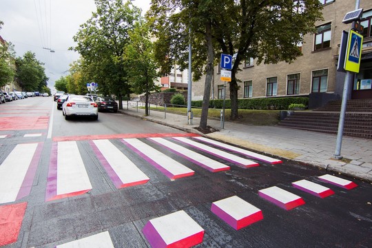 Vilniuje įrengė perėją, kuri apgauna vairuotojų akis