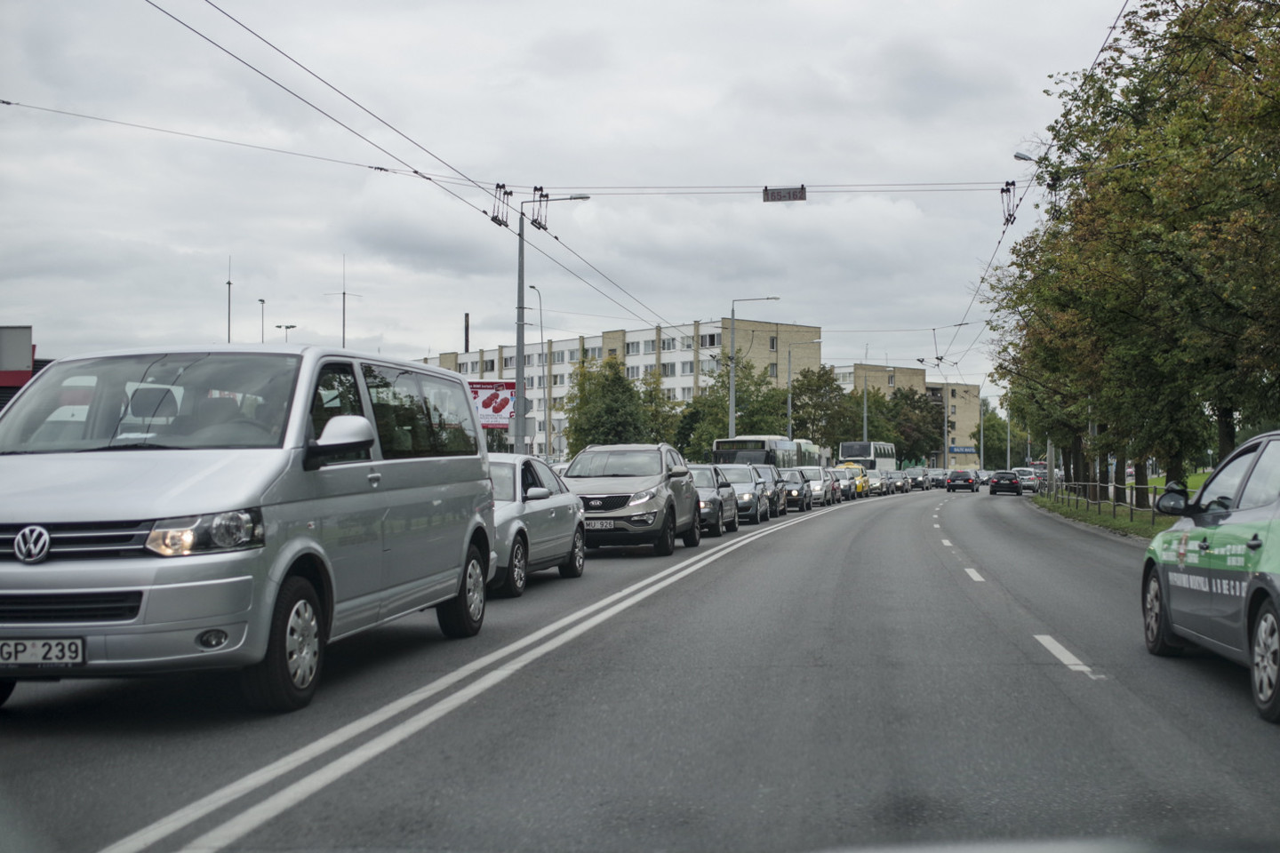 Paskutinėmis vasaros dienomis Vilniuje vairuotojai aiškiai pajuto, kad artėja mokslo metų pradžia.