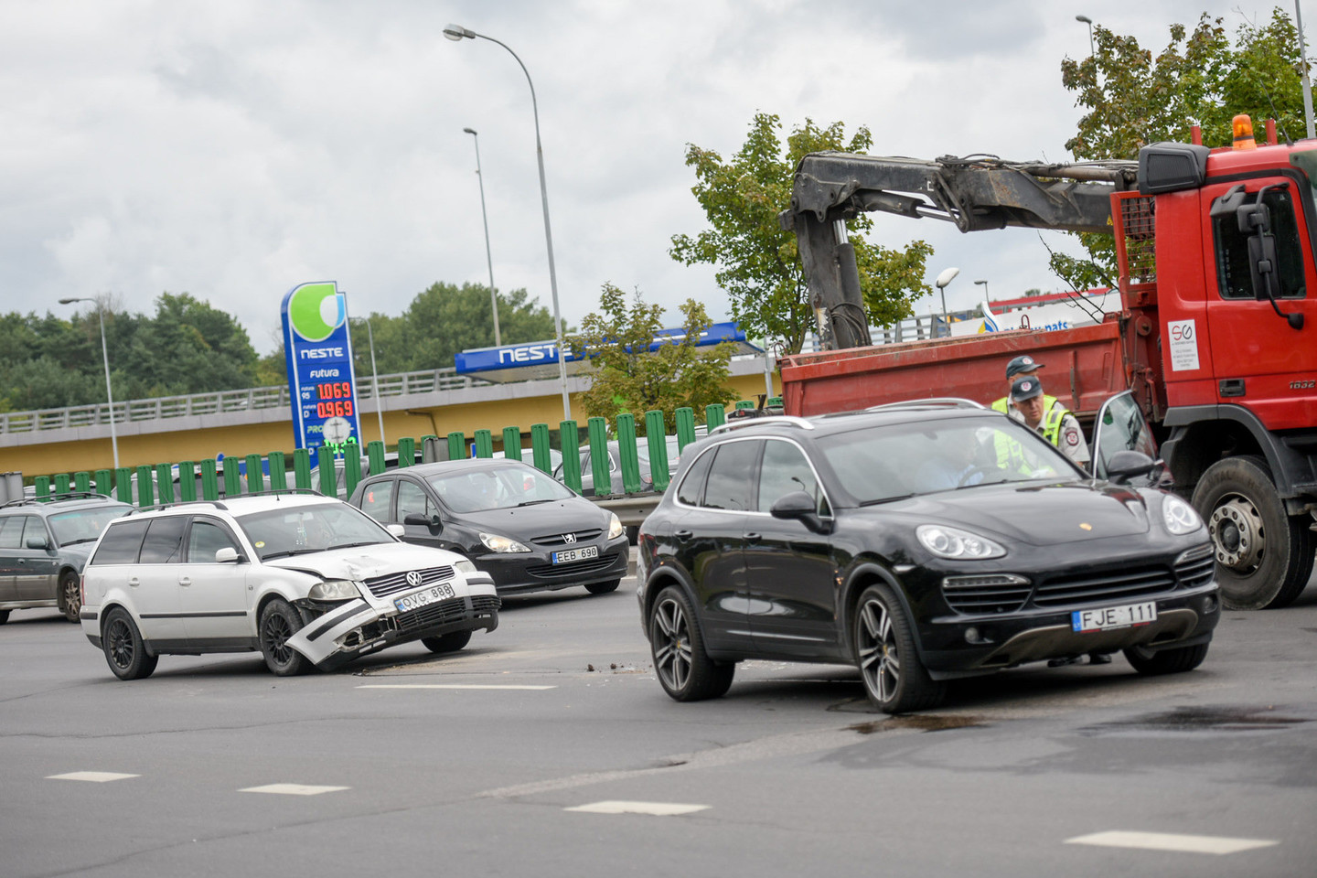 Vilniuje – keturių automobilių avarija, sužeistas vyras.<br>D.Umbraso nuotr.