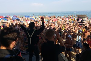 „Antikvariniai Kašpirovskio dantys“ šėlo Ukrainos paplūdimyje