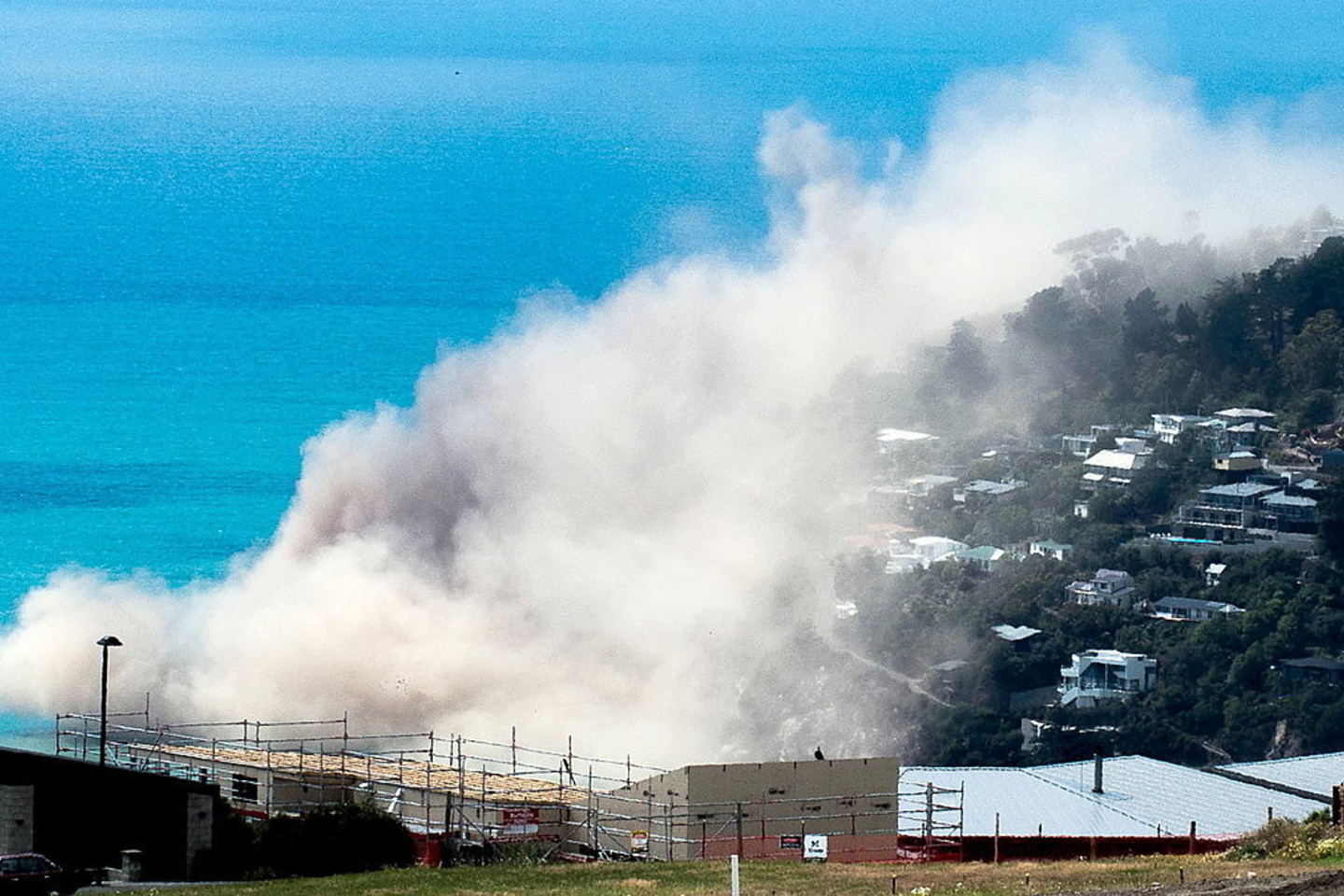 Naujoji Zelandija yra ant Australijos ir Ramiojo vandenyno tektoninių plokščių ribos ir patenka į vadinamąją Ramiojo vandenyno ugnies žiedą.
