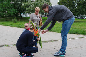 Vaikai išsižiojo pamatę, kas juos pasitinka prie mokyklos