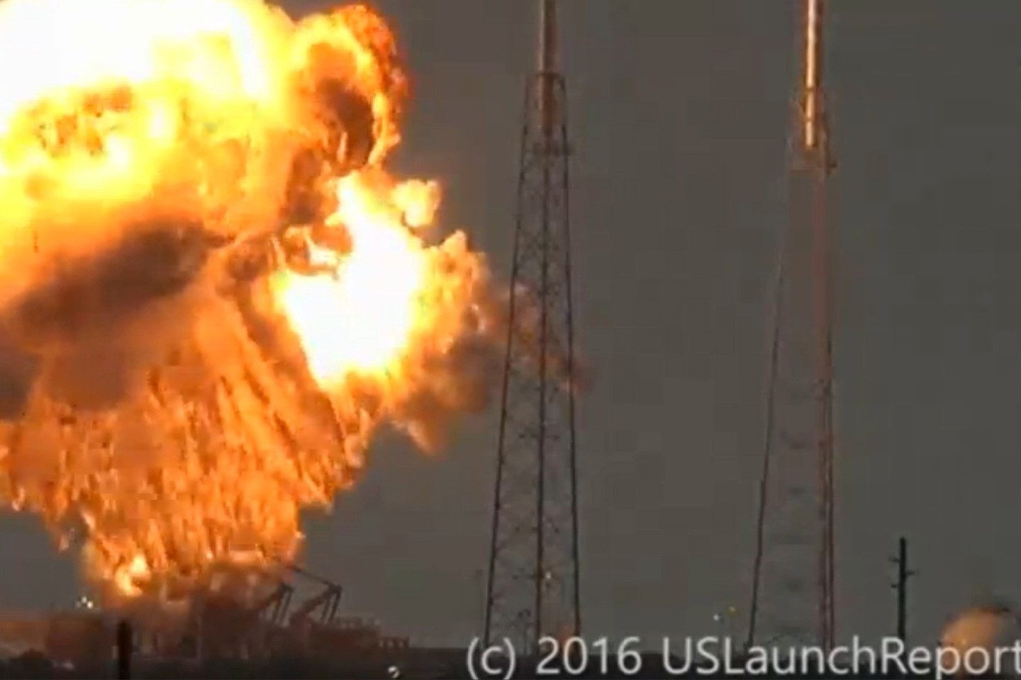 „SpaceX“ raketos sprogimas.