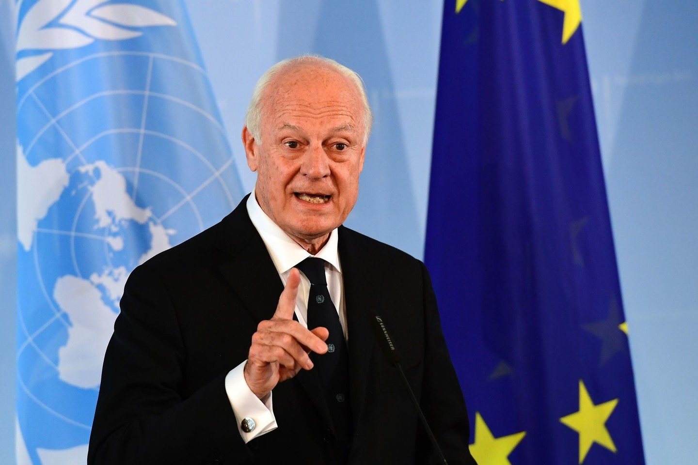 S.de Mistura bandys gaivinti Sirijos taikos derybas.