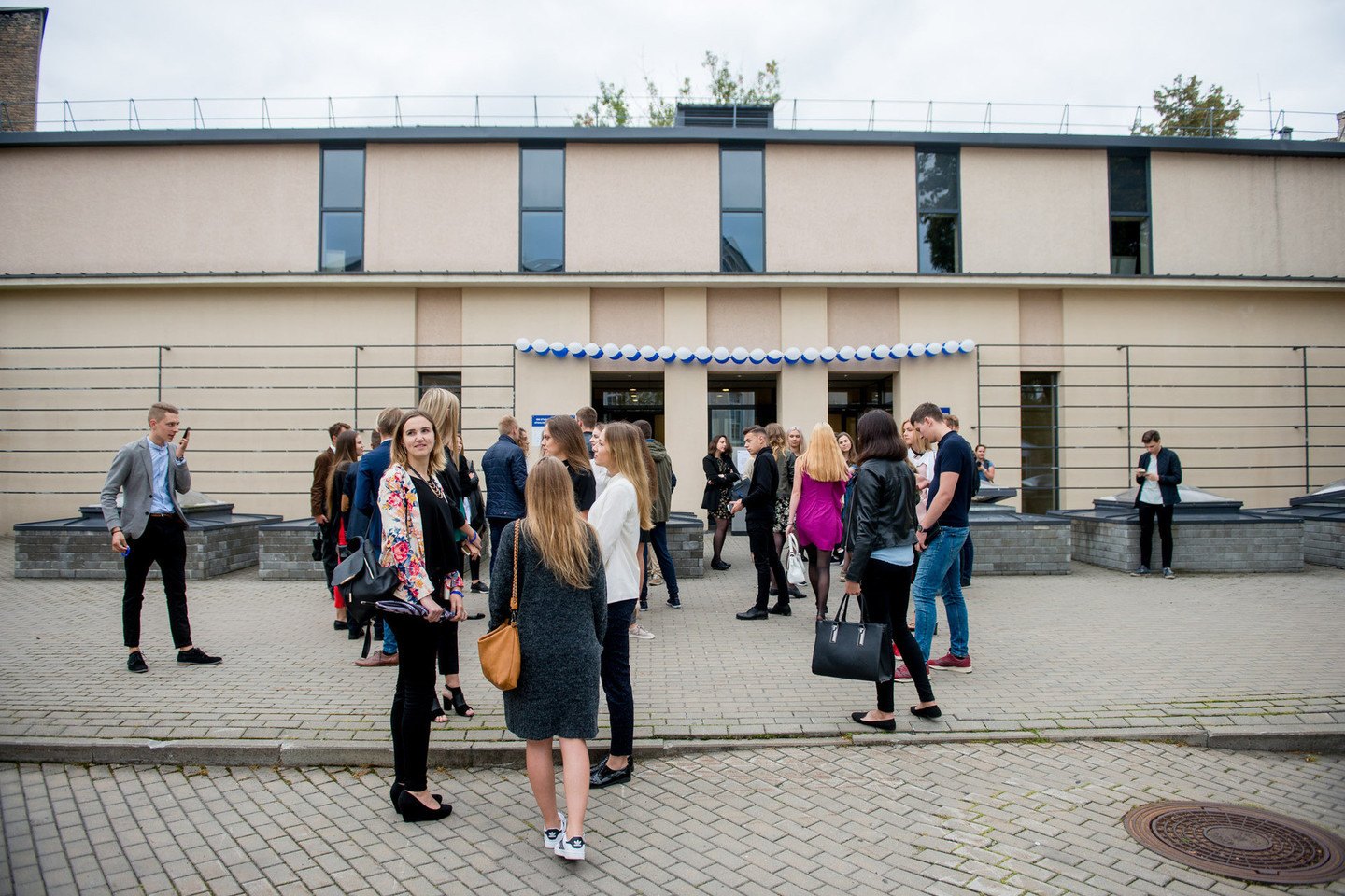 Rugsėjo 1-ąją ISM Vadybos ir ekonomikos universiteto studentai žavėjo paprastumu.<br>J.Stacevičiaus nuotr.
