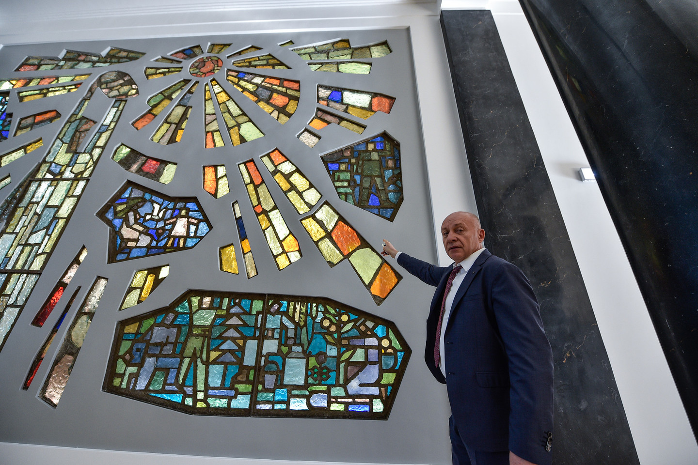 Bibliotekos rekonstrukcijai išleisti 26 mln. eurų, už juos atnaujintas fasadas, interjerai, įrengti liftai, moderni knygų saugykla gesinama dujomis ir daug laisvalaikio erdvių.<br>V.Ščiavinsko nuotr.