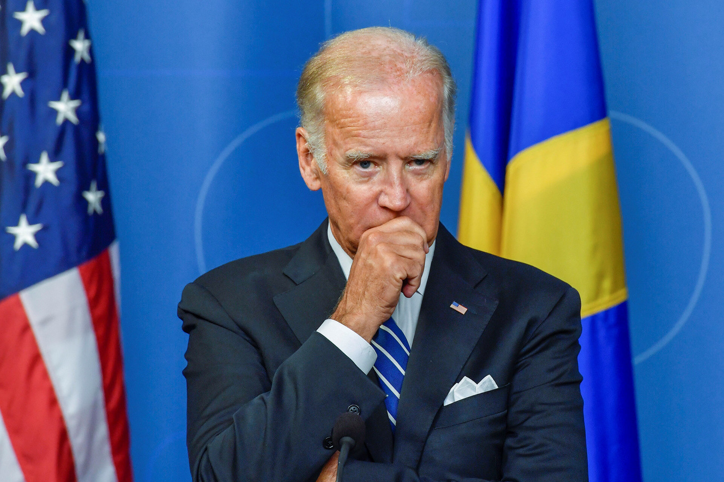 Stebėtojai teigia, kad J.Bidenas šiek tiek dramatizuoja situaciją.