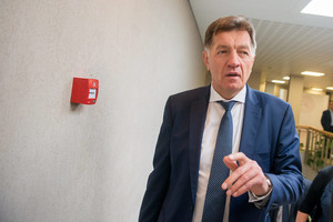 Premjeras kirto: skandalus kursto prezidentė