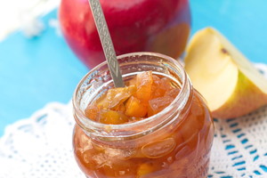 Trys pikantiški mėsos pagardai – iš slyvų, obuolių ir kriaušių