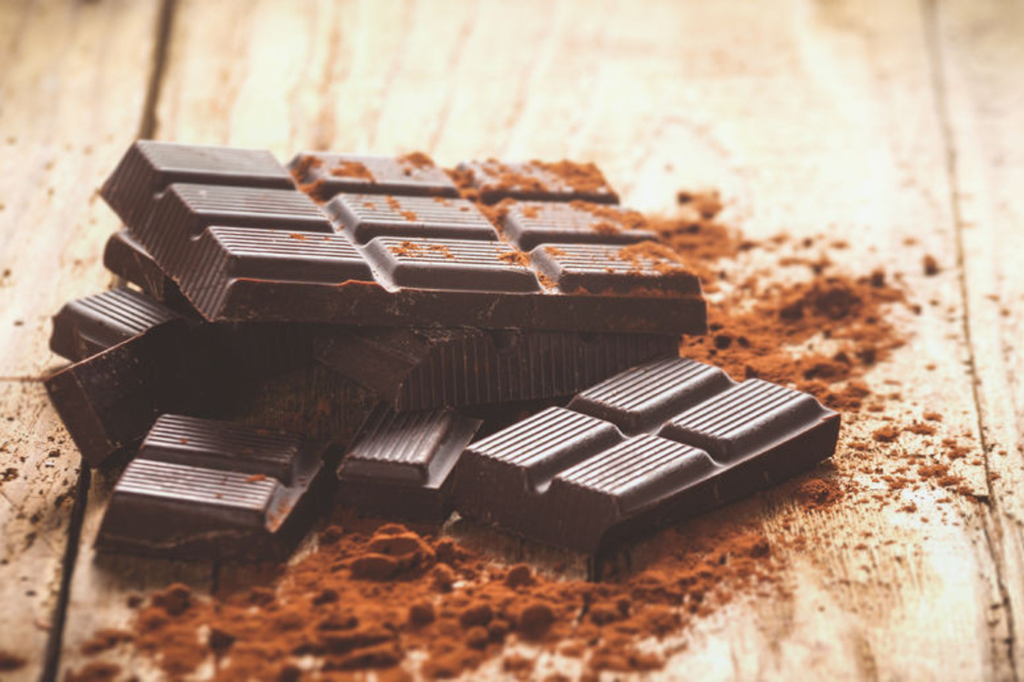 Juodasis šokoladas yra vienas didžiausių nuotaikos gerintojų.<br>123rf nuotr.