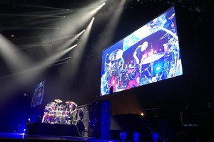 Kauną drebinsiantys „Nickelback“ galingai pradėjo gastroles