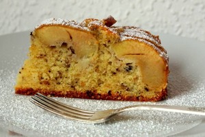 Daug kartų keptas riešutinis obuolių pyragas dar niekad nenuvylė