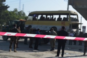 Afganistanas: susidūrus benzinvežiui ir autobusui žuvo 36 žmonės