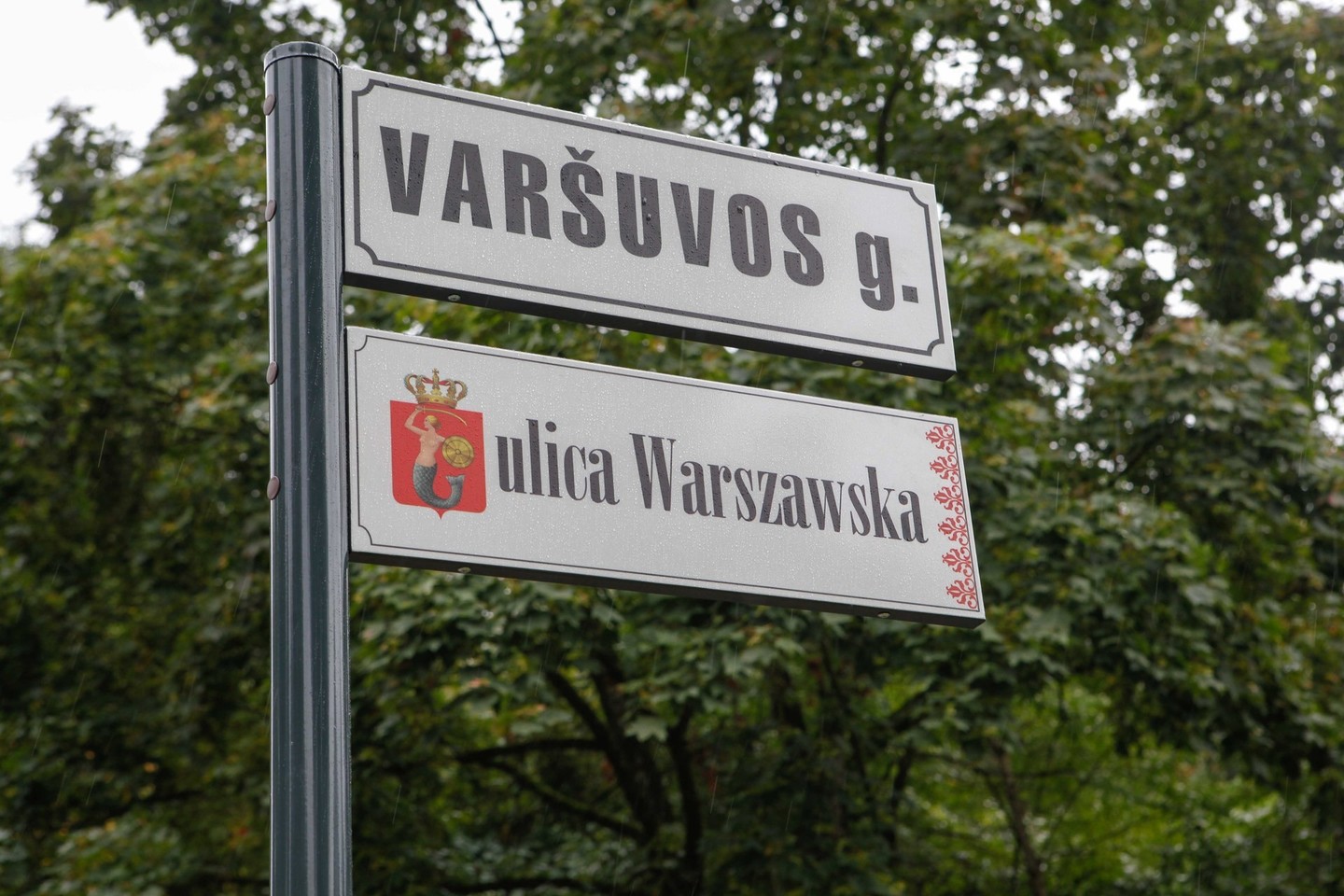 Vilniuje pakabintos lentelės rusų ir lenkų kalbomis.<br>D.Lauručio nuotr.
