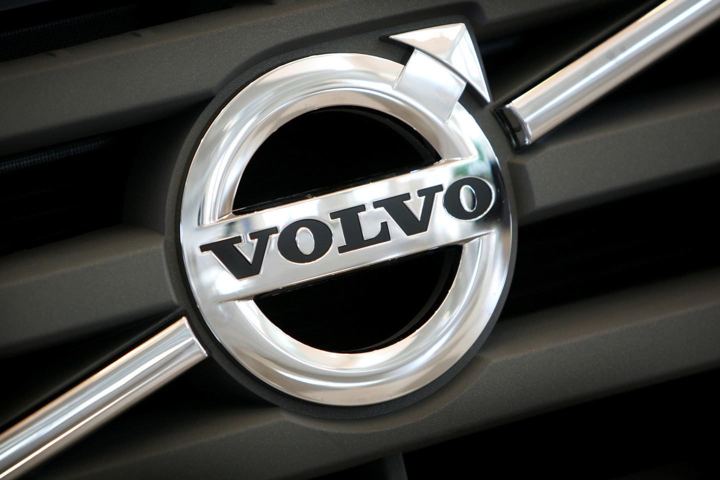 Skelbiama, kad autonominis automobilis bus kuriamas visureigio „Volvo XC90“ pagrindu.