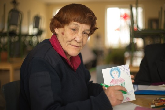 „Padainuok man labanakt“: kelionė per pasakų mišką su benamiais